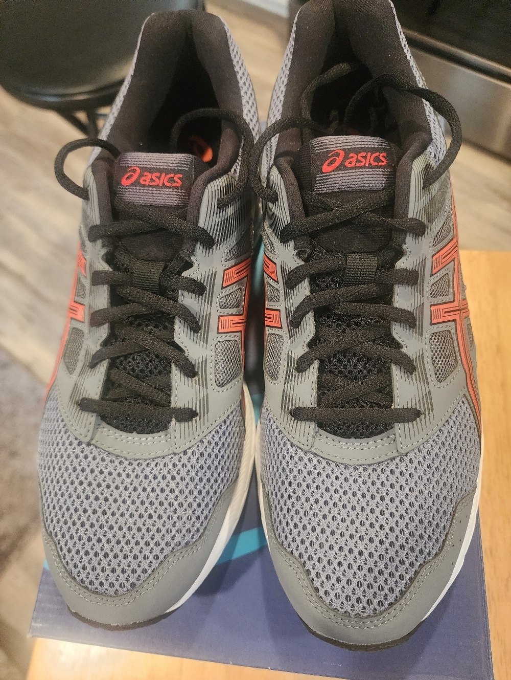ASICS Gel Contend Men’s Gray and Coral Athletic Running Shoes - Picture 8 of 9